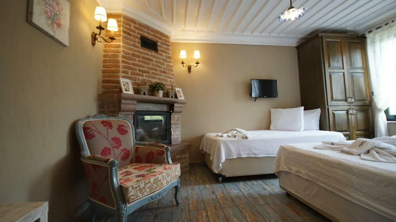 Fikretbey Konağı Otel Ayvalı